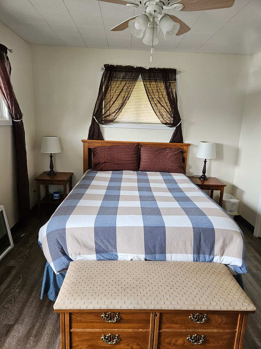 Queen size bed.