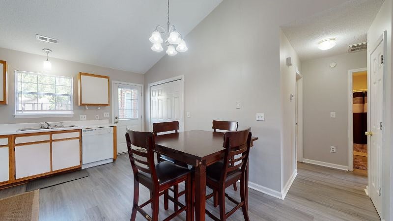 Furnished Finder property 236084_1 photo 7