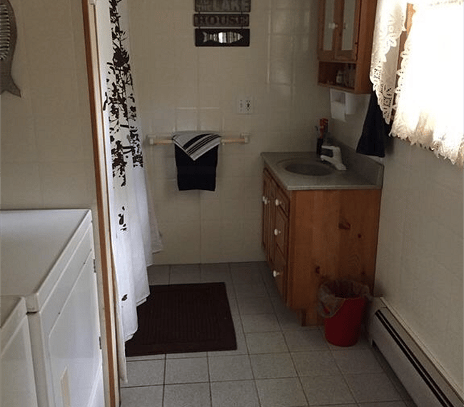 Full Bath w/ Washer & Dryer