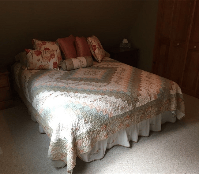 Spare Bedroom 1 - Queen Bed