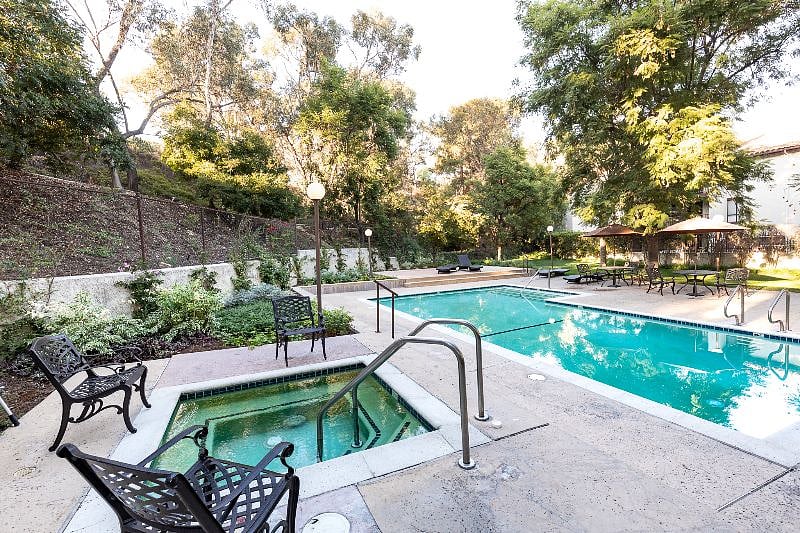 Furnished Finder property 236118_1 photo 12