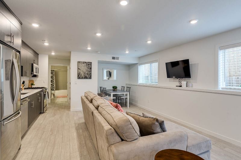 Furnished Finder property 236121_1 photo 3