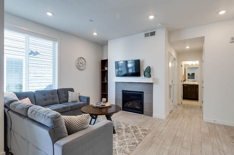 Furnished Finder property 236121_7 photo 10