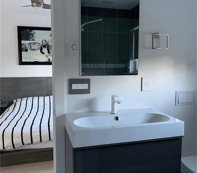 bathroom door to bedroom