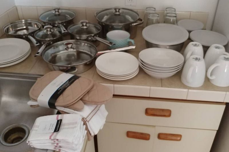 Ample dishes, pots and pans