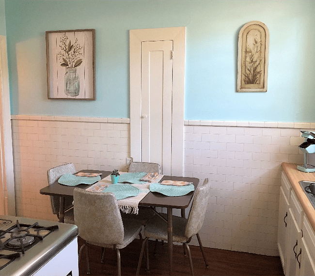 Eat in kitchen area