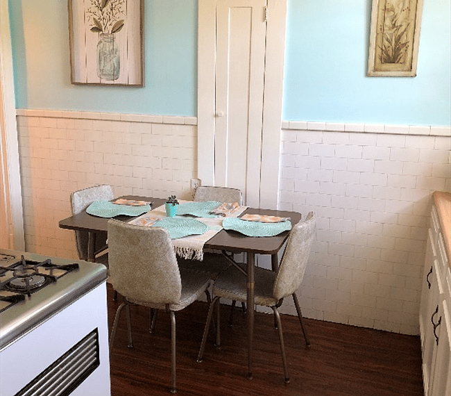 Kitchen dining area