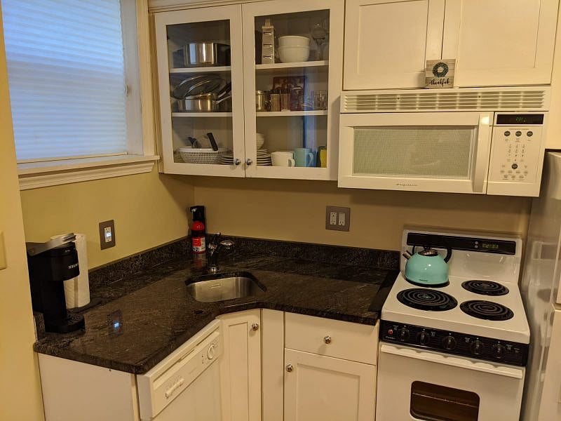 Furnished rentals near Boston MGH and Cambridge Harvard MIT - Text 718-426-7399