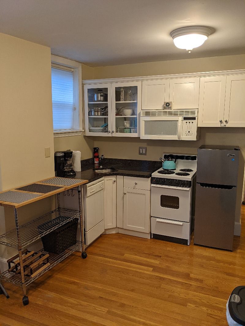 Furnished rentals near Boston MGH and Cambridge Harvard MIT - Text 718-426-7399