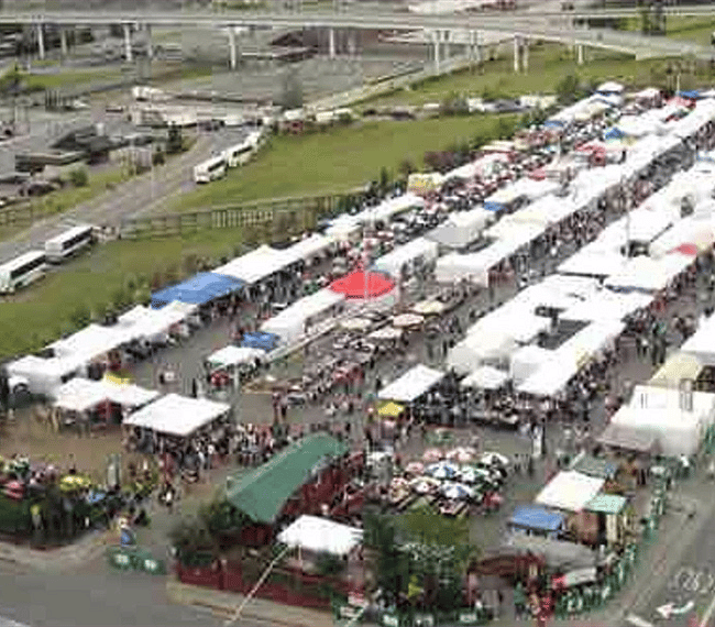 Down Town Farmers Market walking distance