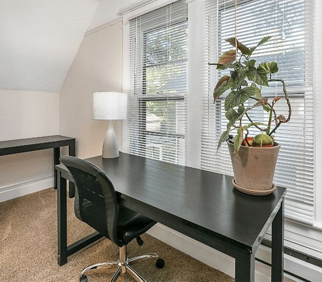 Bedroom Alcove - work/study area