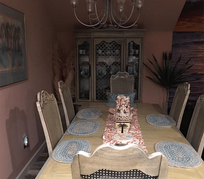 Dining table (seats 6)