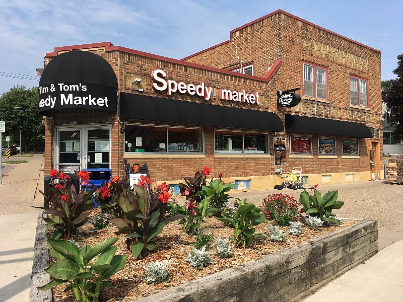 Charming commercial area is just a short walk from the apartment, and features restaurants, gifts, clothing, wine shop, library, bank, gas station, post office and more! Speedy Market is considered one of the best corner markets in the Twin Cities! And so convenient!