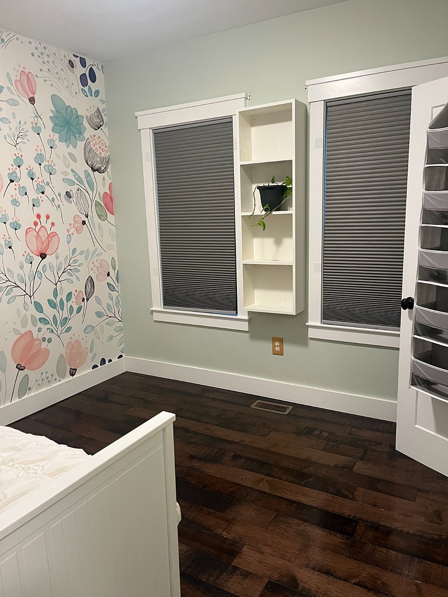 2nd bedroom (room for desk / office) black out shades 