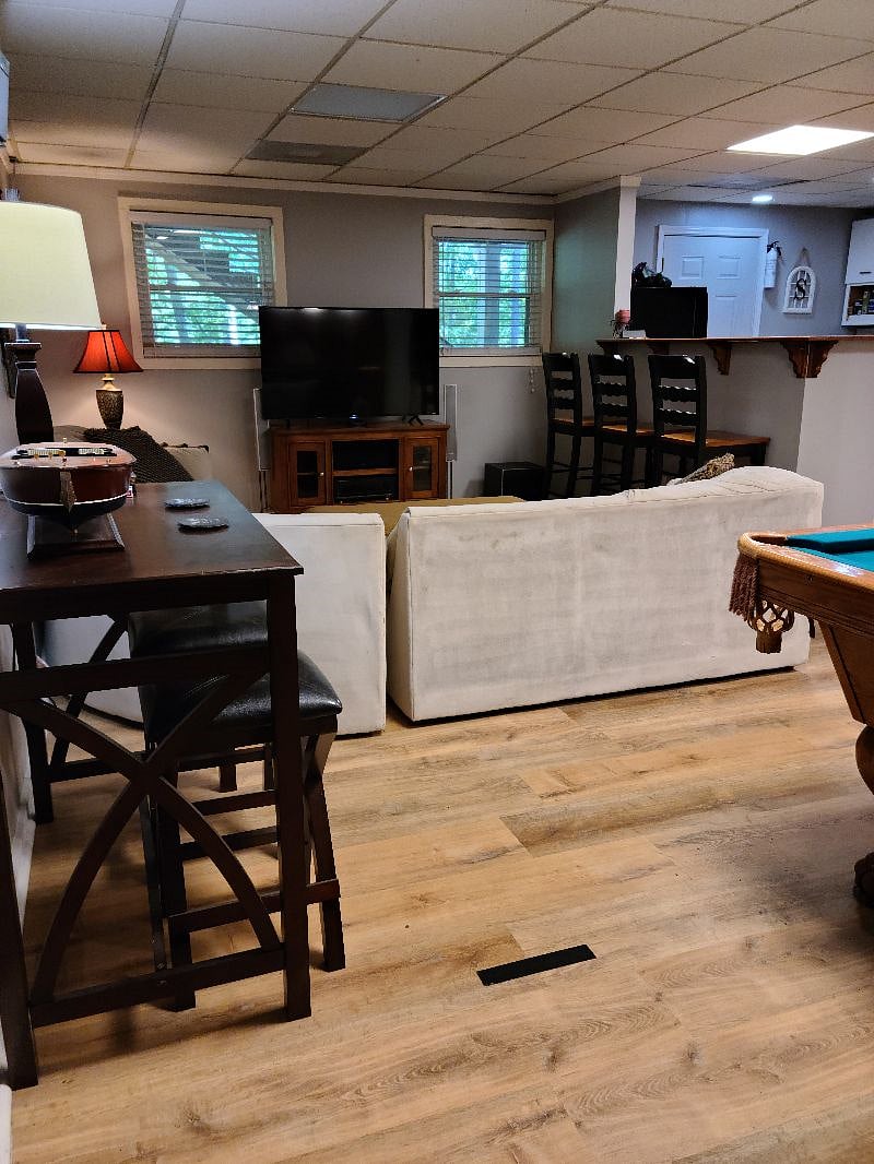 New 4 person sitting area not pirctured.