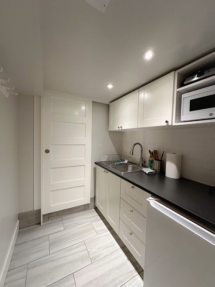 This kitchenette is perfect for three-month stays. It is equipped with kitchen essentials like dishes, pots and pans, and small appliances.