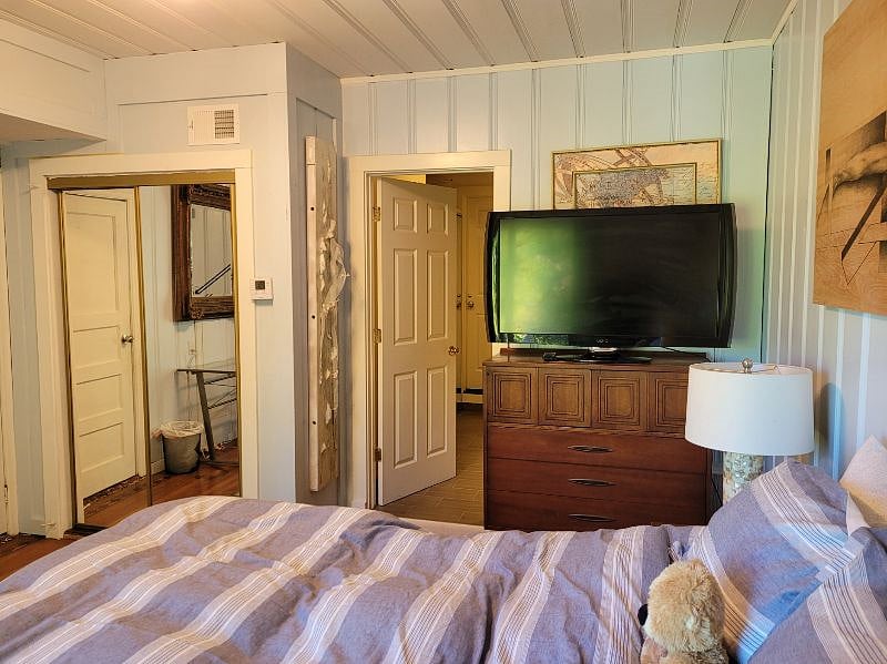 bedroom and view towards adjoining bathroom