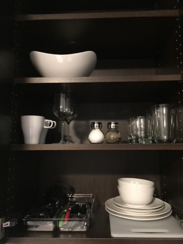 FULLY STOCKED WITH ALL YOUR KITCHENWARE