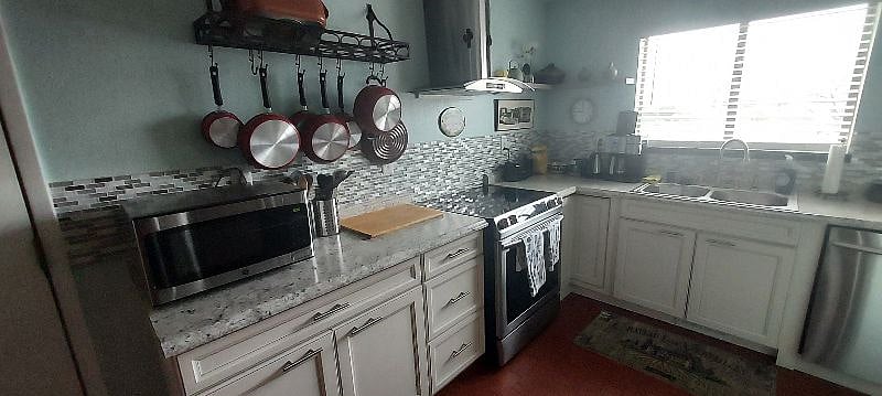 Fantastic high end electric stove and specially designed baking oven