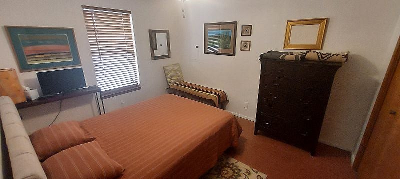 Guest bedroom with queen size bed and all linen and more furnished