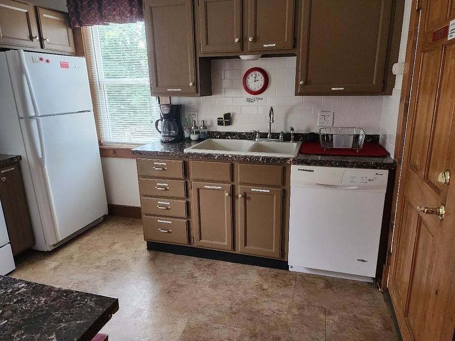 Kitchen Sink/Disposal
Dishwasher
Garbage Disposal
Refrigerator