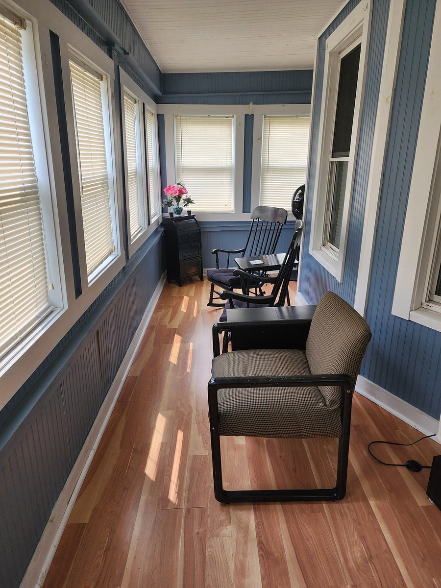 Enclosed Front 3 Season Porch