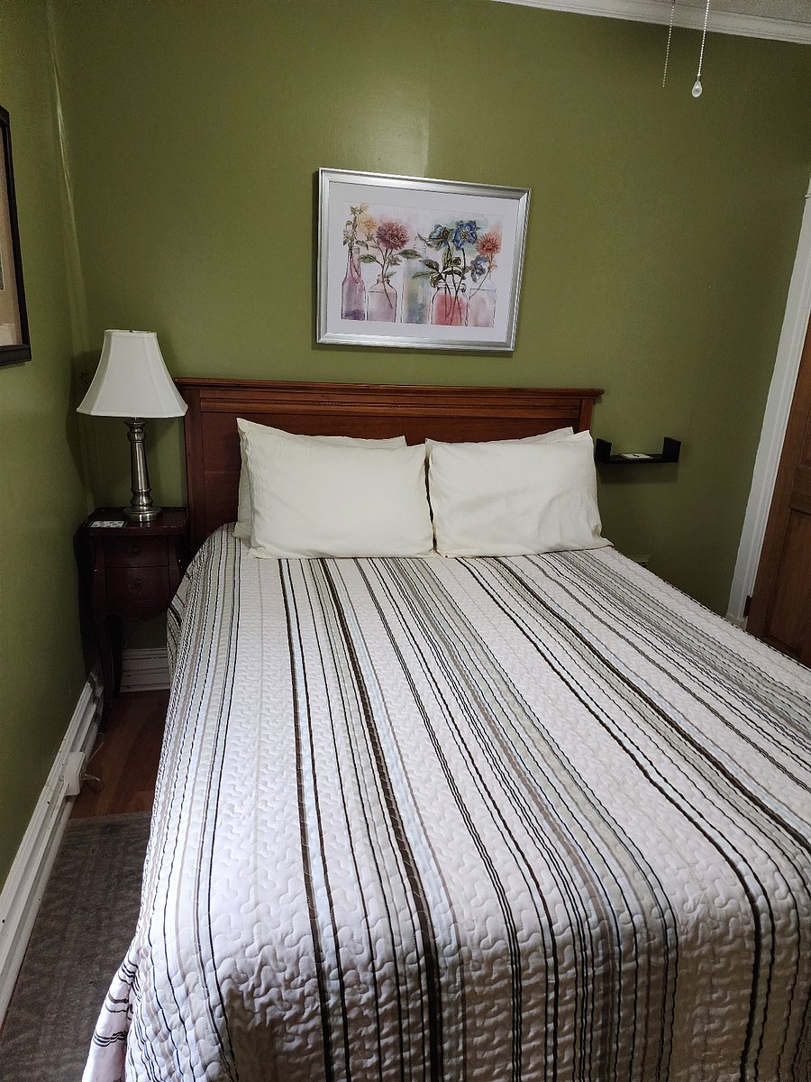 master bedroom
full dresser
closet
three sets of sheets