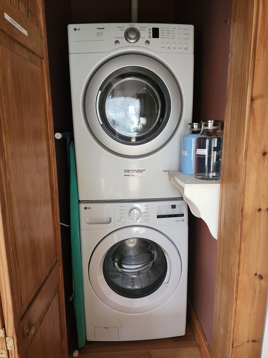 washer/dryer in kitchen
