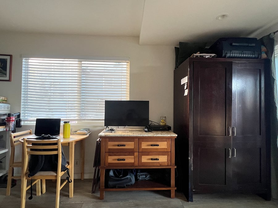 Smart TV with cable & streaming services