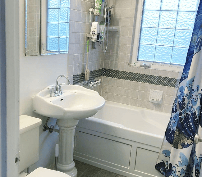 Full bath with jacuzzi tub.