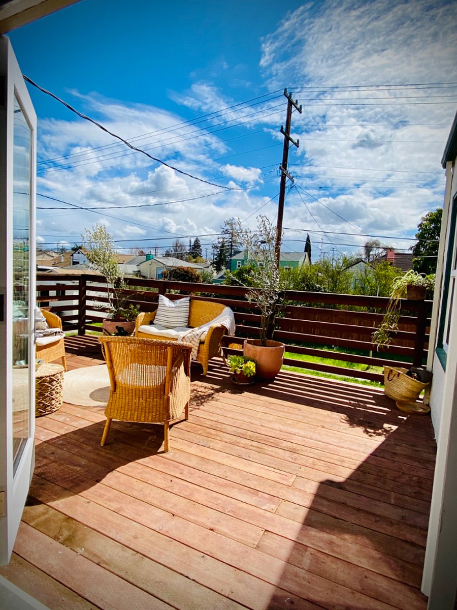 Private, sunny deck off the dining room 