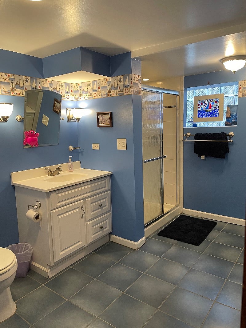Large bathroom with linen storage and plenty of lightening to see the small numbers on your scale!