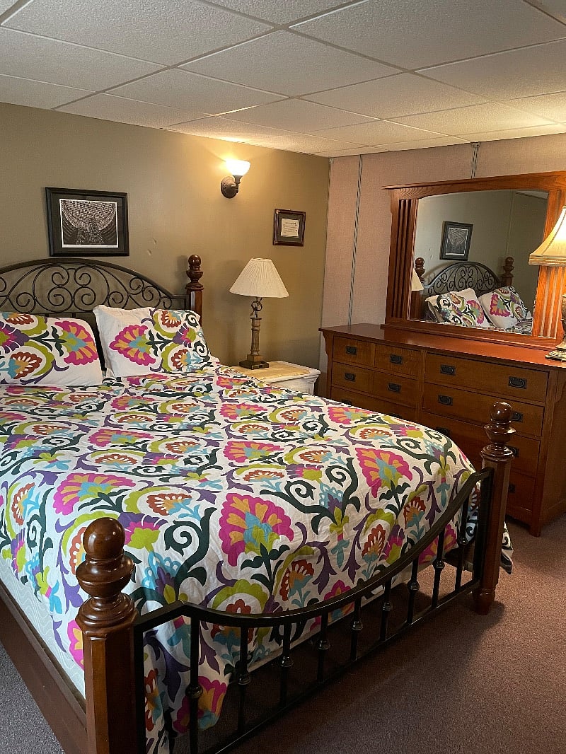 Comfortable queen size bed. Recommend bringing your own pillow. Pillows here are for decoration.