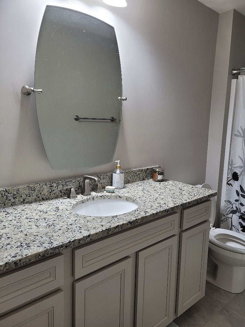 Upstairs full-size bathroom
