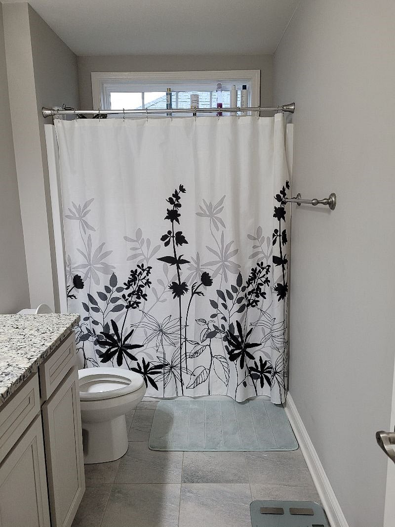 Upstairs full-size bathroom