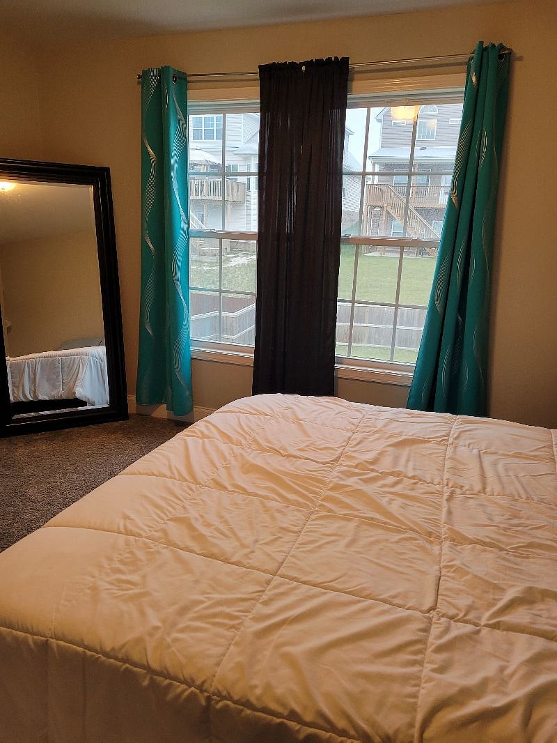 Upstairs Queen size bedroom