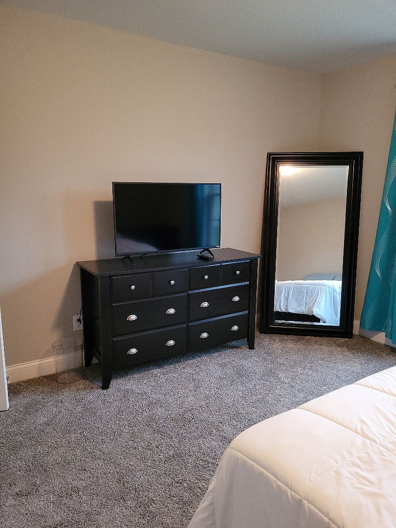 Upstairs Queen size bedroom