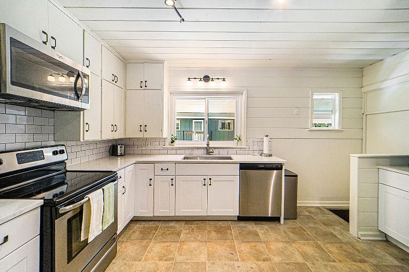 Furnished Finder property 241081_2 photo 5