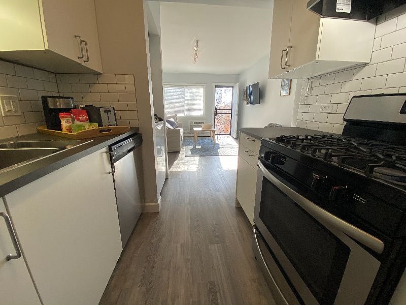 Furnished Finder property 241281_5 photo 24