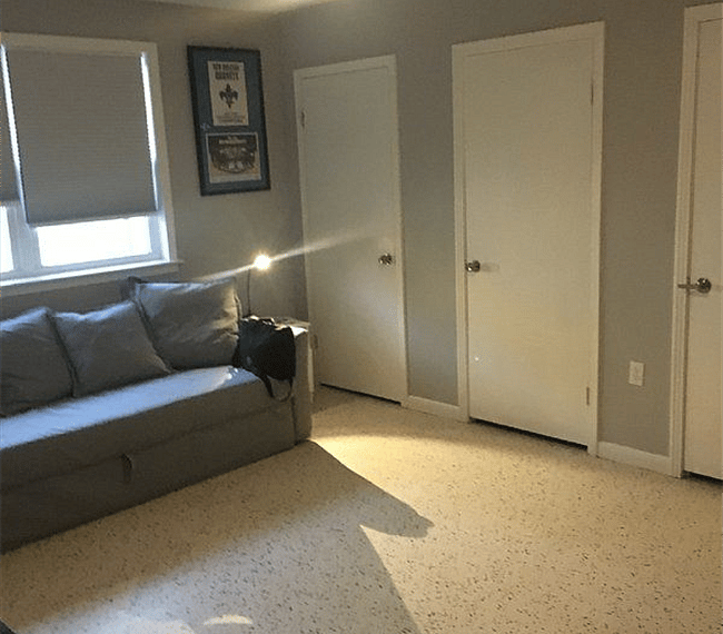 Lounge room w/queen sofa bed