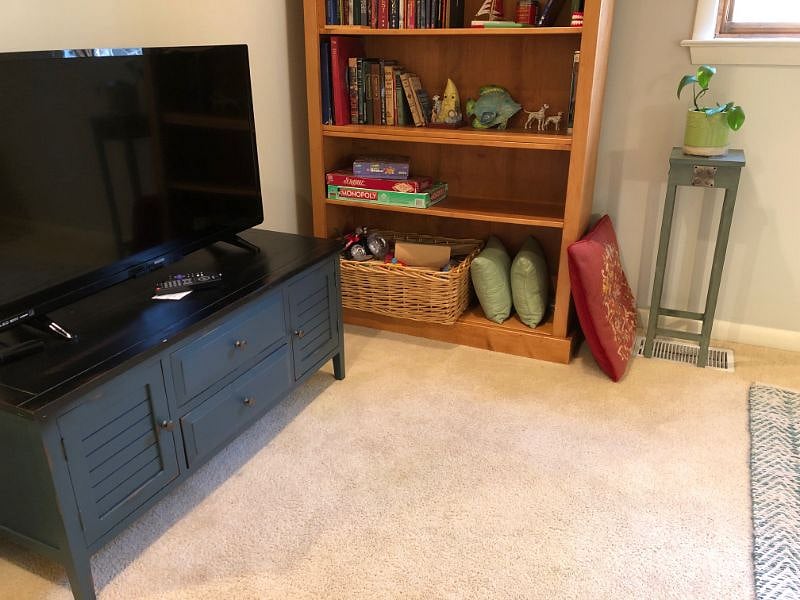 TV with ROKU streaming apps provided