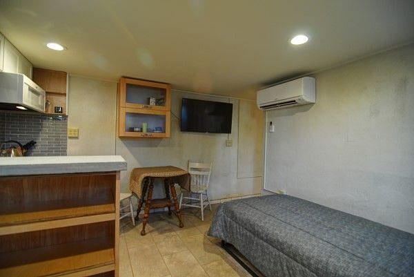 Living area with day bed