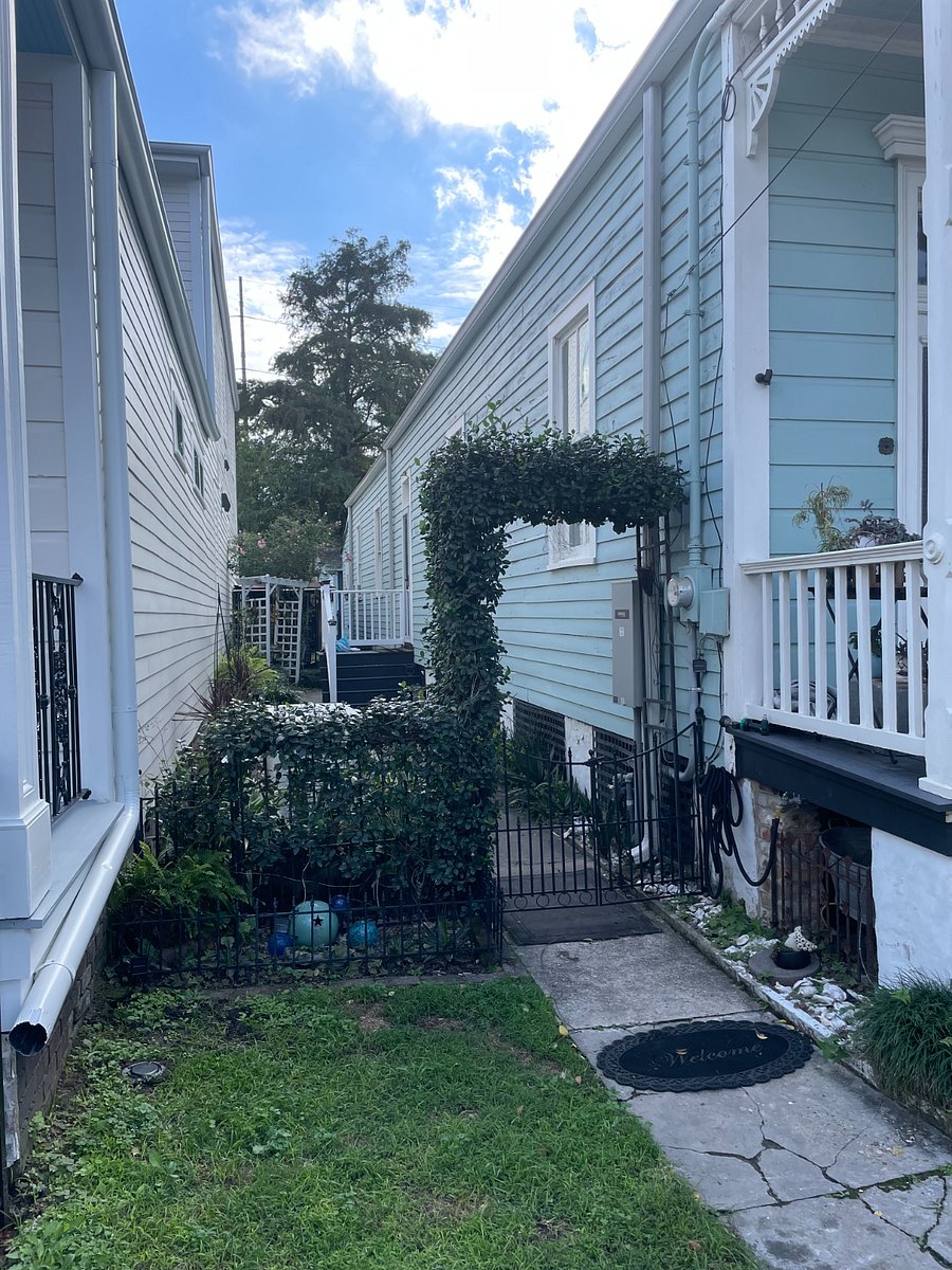 Entrance on side of main house to cottage in the back of property