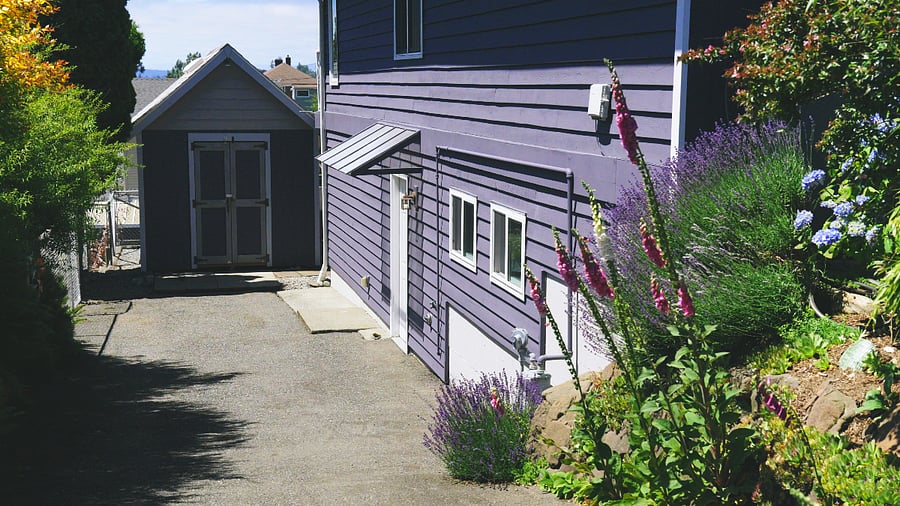 South Door Entry - A side driveway for loading and unloading.