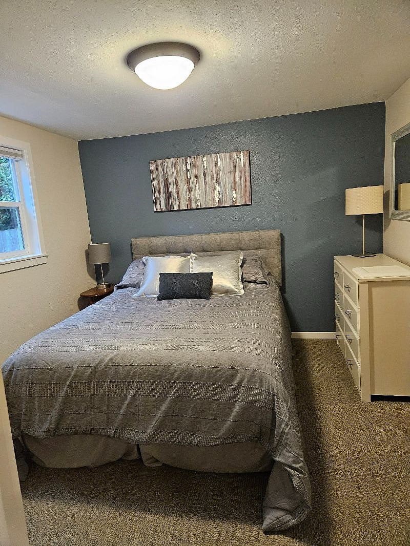 Queen Size bed.