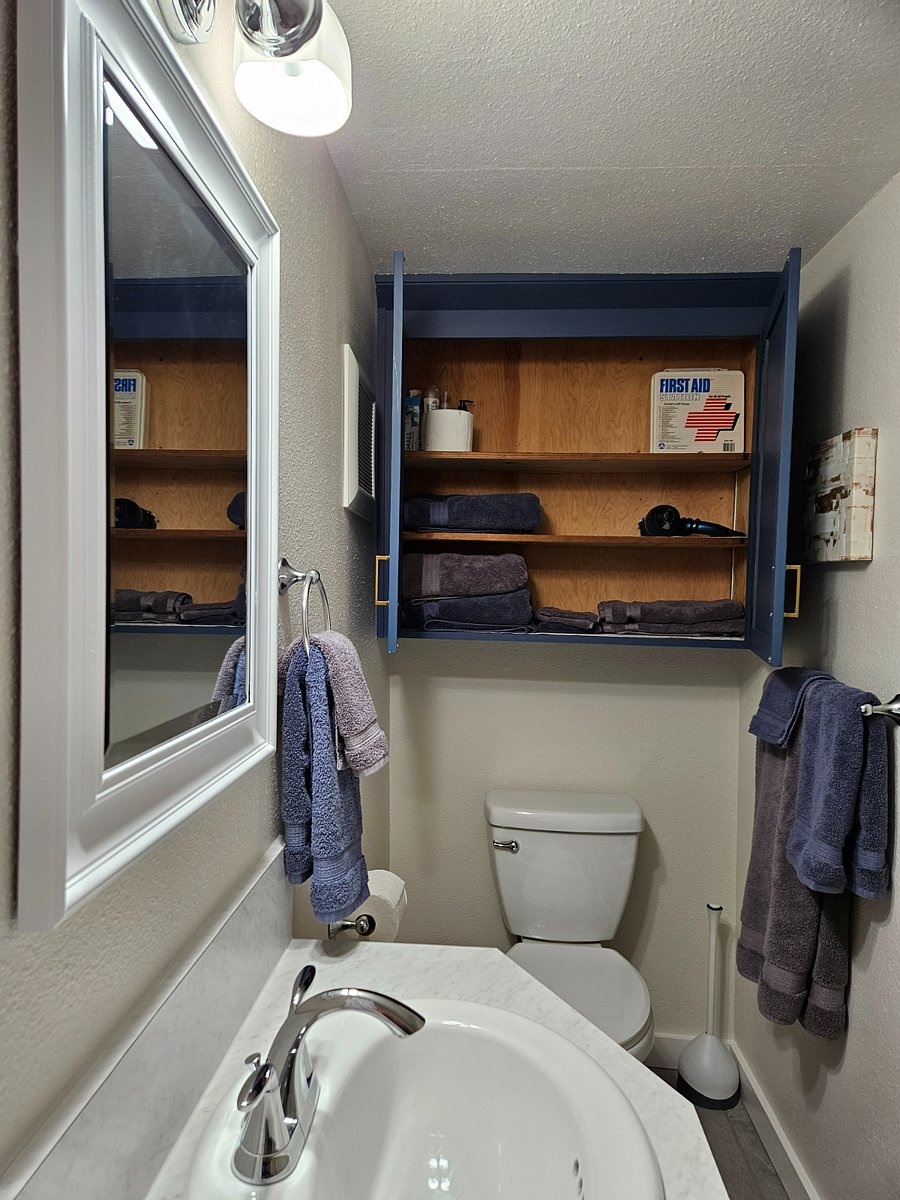 Storage and towels provided