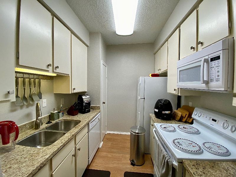 Furnished Finder property 242236_1 photo 10