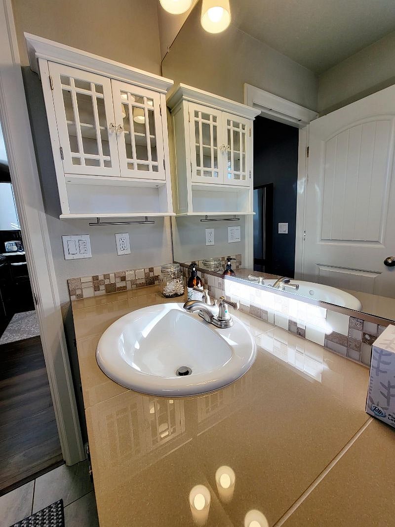 Bathroom detail, lots of storage space.