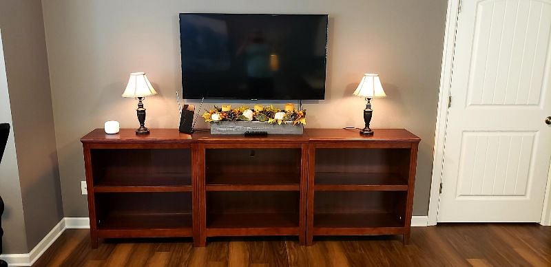 TV Area, Netflix, Amazon Prime and local channels included.