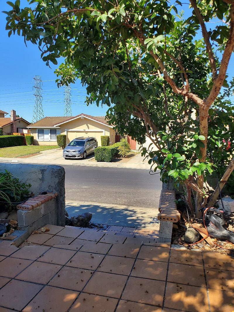 Street Parking for West and East Bedrooms.